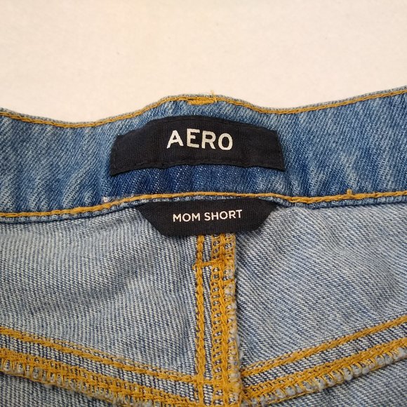 Aero Women's Mom Short Button Fly Light Wash Denim Casual Size 2 - Picture 2 of 4